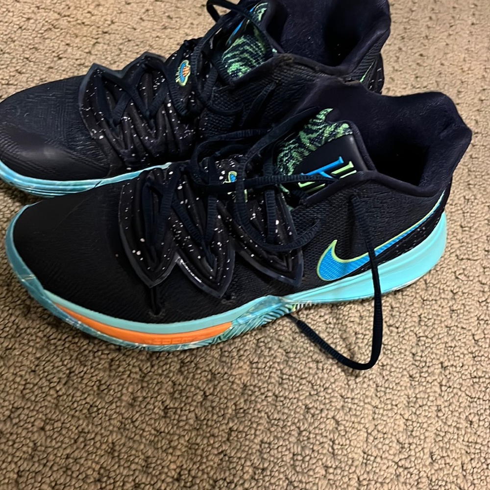 Kyrie 5 ufo